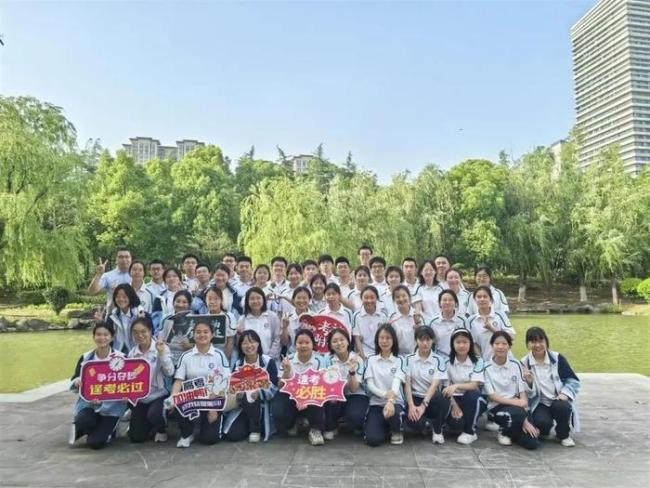 全班45人43人超600分 高分屏蔽三人成佳话