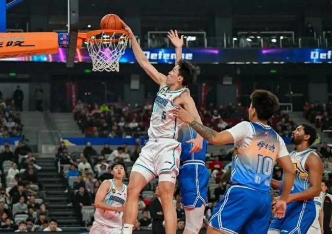 杨瀚森走的每一步都算数：双喜临门入选NBA