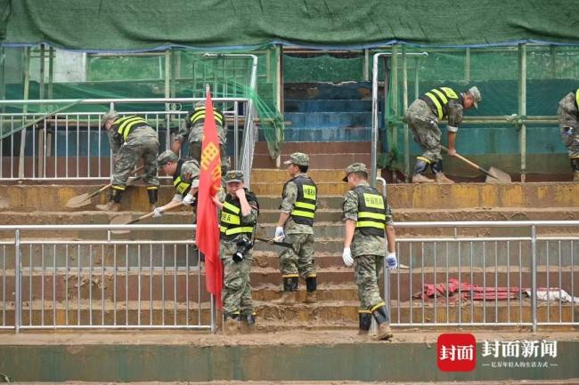 貴州榕江爭(zhēng)分奪秒清淤重建家園 全城合力恢復(fù)生機(jī)
