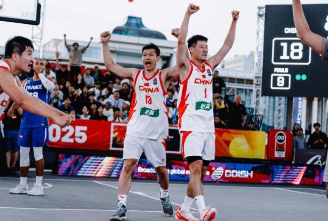 C羅慶祝與利雅得勝利續(xù)約2年 傳奇延續(xù)至2027
