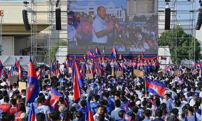 记者：泰国军方把佩通坦架在火上烤 边境赌场争夺战引爆政坛