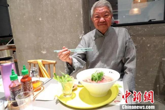 蔡瀾：把痛苦一腳踢到大海里 傳奇一生落幕