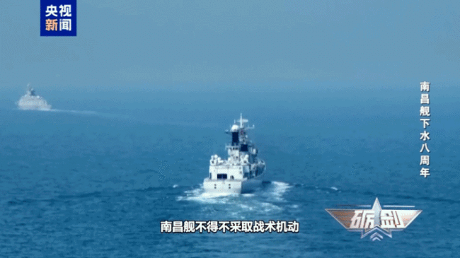 它是航母编队的“带刀侍卫”，以一对二逼退外舰！