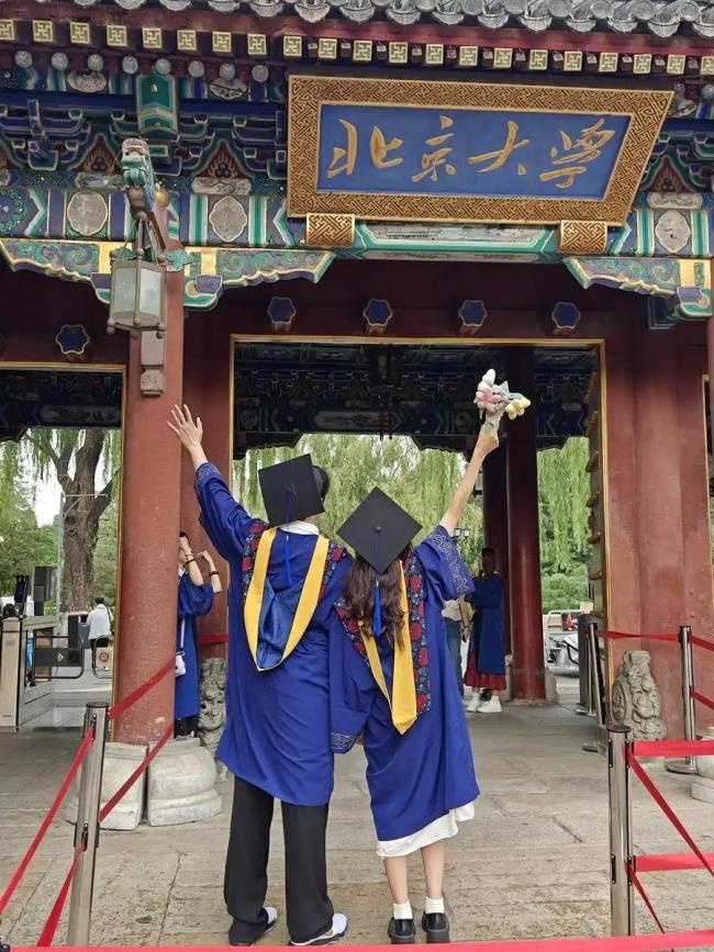 清華先找到我 北大晚了一步 名校搶人大戰(zhàn)背后的教育生態(tài)問題