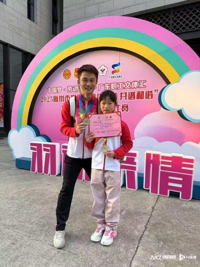 老師深夜勇救落水者 眾人打燈援助 合力救援顯真情