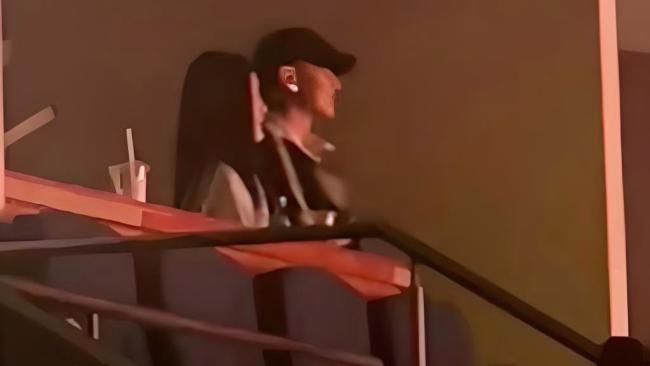 黃子韜徐藝洋看鹿晗演唱會 十年友誼見證動人瞬間