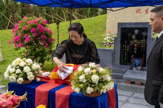 黃旭華院士骨灰在家鄉(xiāng)安放 此生無怨無悔