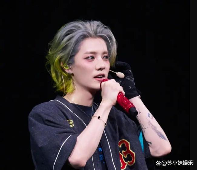 鹿晗演唱會感嘆時光與健康同行 演唱會中的對話環(huán)節(jié)充滿了溫情
