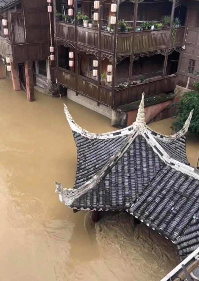 貴州凱里下司古鎮(zhèn)景區(qū)被淹 洪水致臨時閉園
