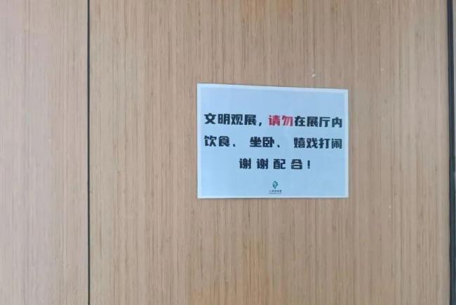 上海动物园回应婴儿展馆内喝奶被赶 母婴设施争议再起