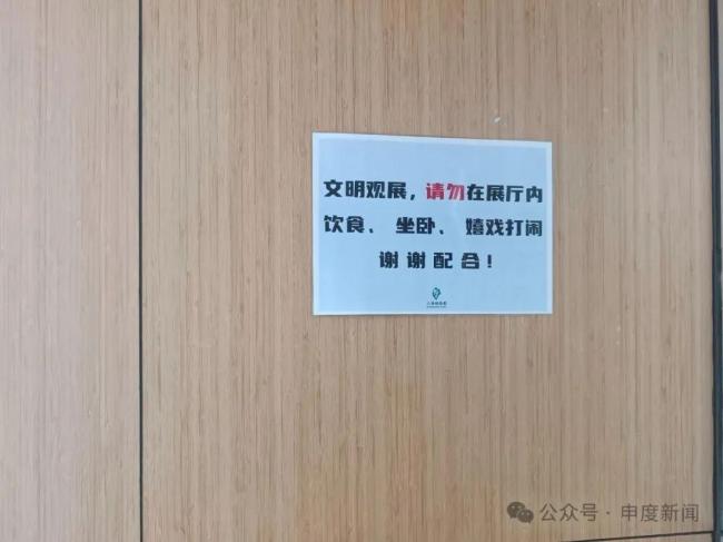 10月龄婴儿在展馆内喝奶瓶被赶出 文明观展与人情味的碰撞