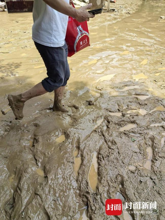 贵州榕江全城开启“清淤重建”模式 小城逐步复苏