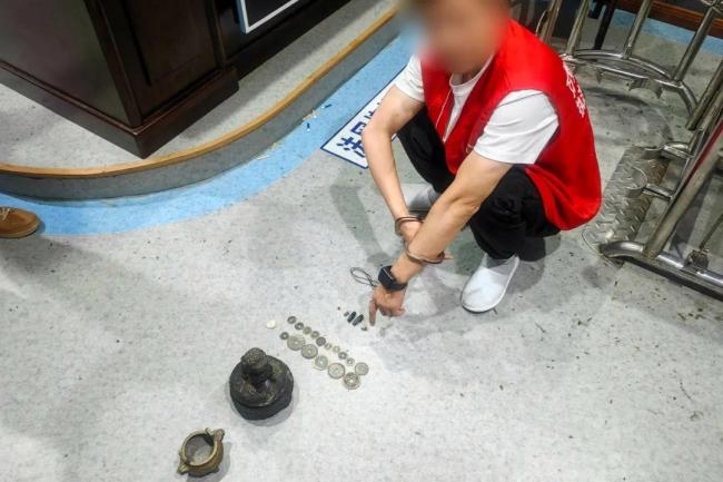 男子潜入朋友家偷古董不料全是仿品 盗窃者被刑拘