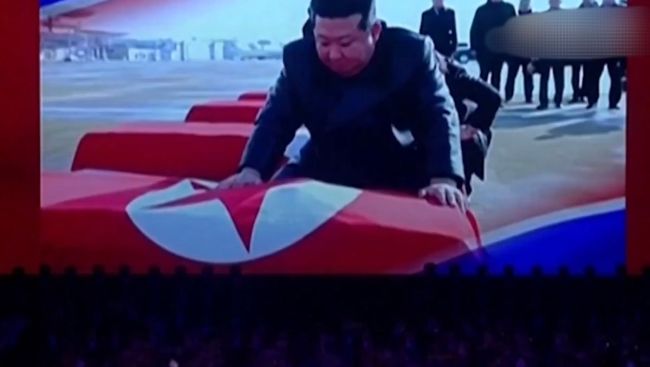 金正恩疑似悼念在俄阵亡军人画面