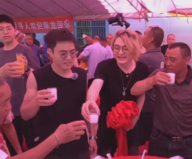 儿子同意认亲爸爸激动又心痛 有轻微抑郁差点轻生