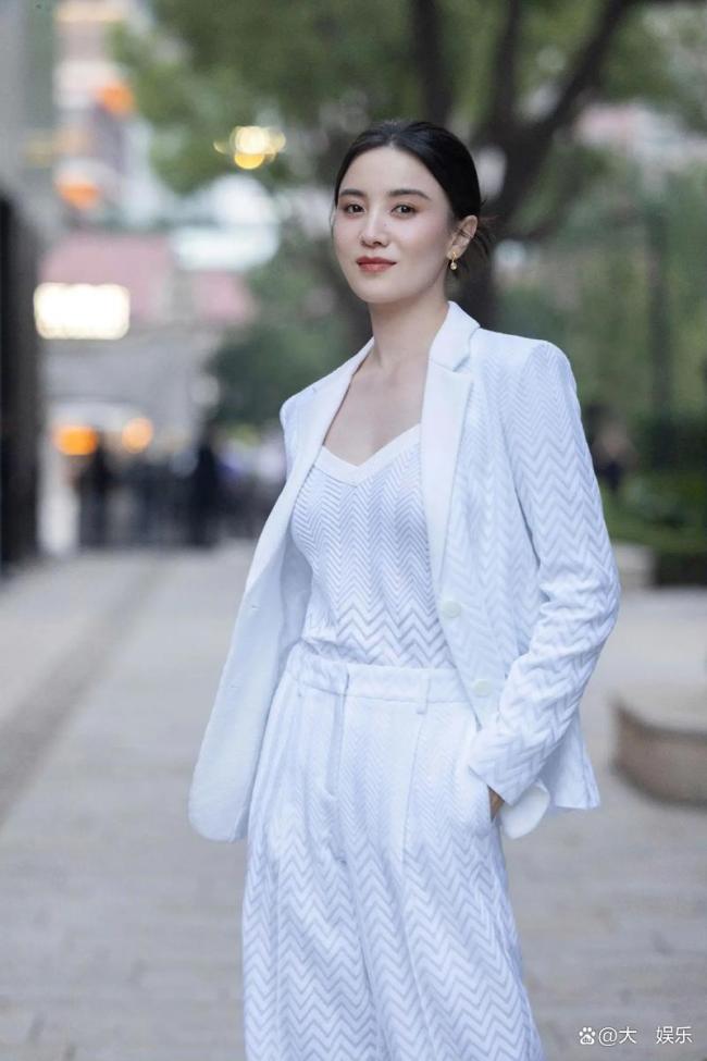 宋佳20岁到40岁的面相变化 岁月雕琢下的美丽蜕变
