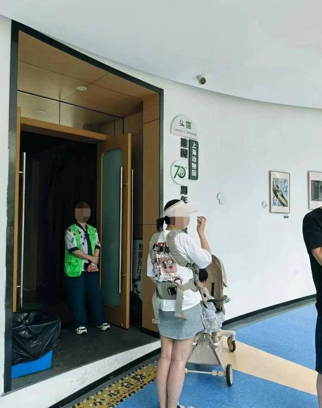 园方回应婴儿展馆内喝奶被赶 母婴设施争议引关注