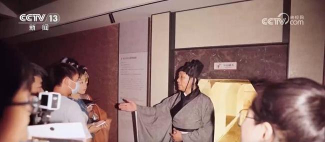 花樣新“夜”態(tài)活躍“夏日經(jīng)濟(jì)” 文化夜生活添彩