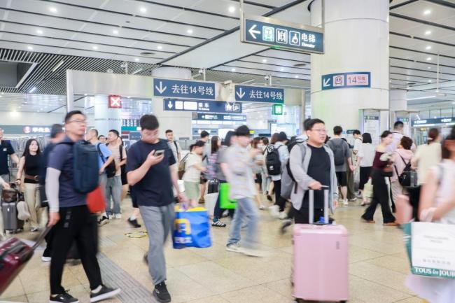 北京地鐵將迎全年客流最高峰 暑期出行需求激增