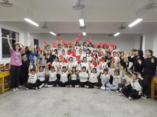 幼儿园招聘老师工资引发争议 幼教薪资困境浮出水面