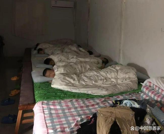 “和尚爸爸”涉嫌诈骗事件调查 一面救助，一面敛财