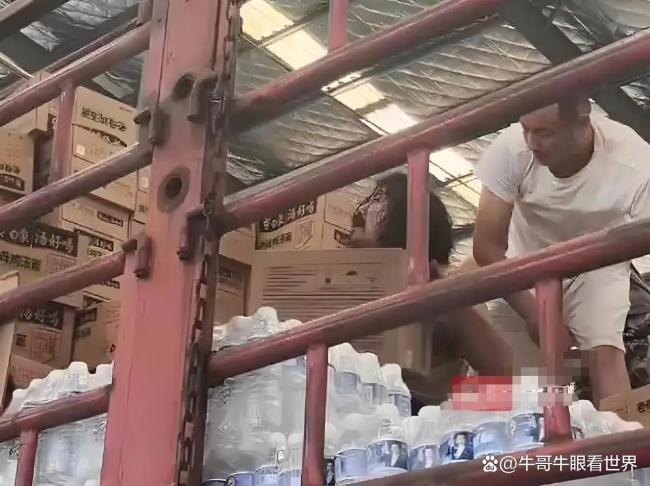 90后残障人士带19吨物资驰援贵州 跪行巨人的善举