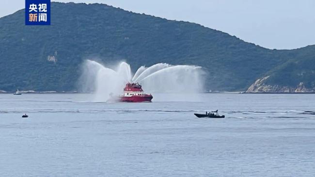 現(xiàn)場視頻,！山東艦航母編隊抵達香港
