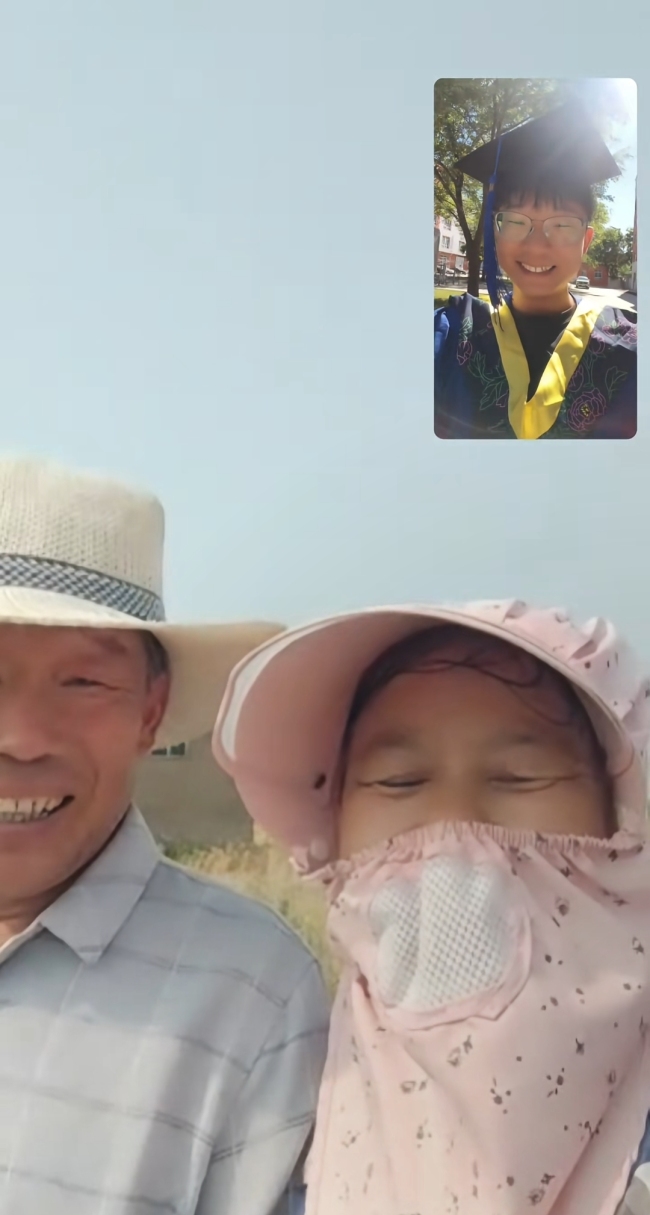 翻跟頭、耍長(zhǎng)鞭,、公主抱校長(zhǎng)……這屆畢業(yè)典禮,，圍觀師生花式“整活”！
