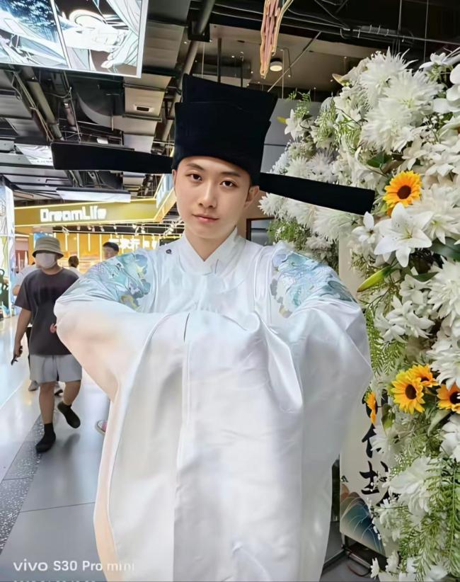 南航墜樓機長妻子發(fā)聲 質(zhì)疑公司潛規(guī)則