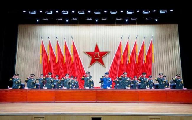 國防科大畢業(yè)典禮這一幕太燃了 儀式感拉滿