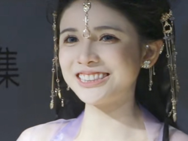 狗頭蘿莉說每天工作16個(gè)小時(shí)