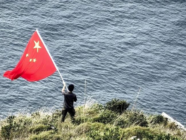 山東艦“揮旗哥”找到了！網友：真的特別感動