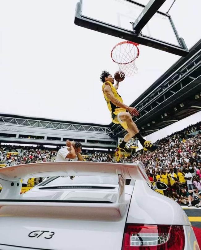 中國歷史首人！CBA扣籃王陳登星飛躍汽車3扣滿分 獲世界扣籃大賽冠軍