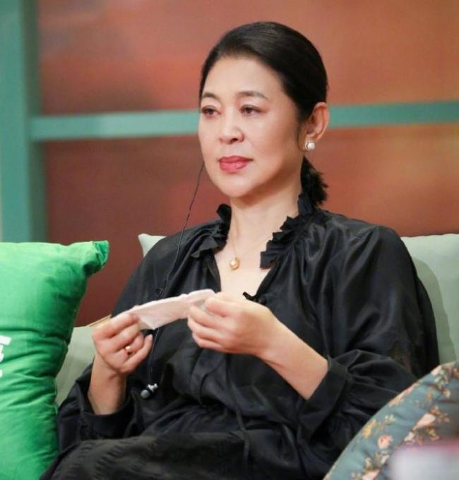 66歲倪萍回應整容傳聞：就是老了,，精神不老