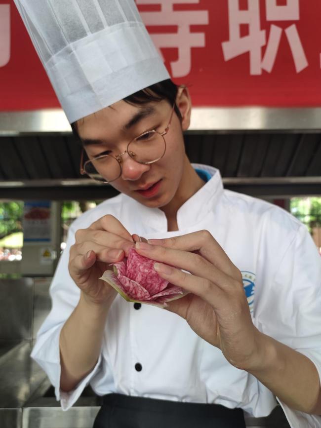 中考720分小伙高二轉(zhuǎn)職高學(xué)烹飪