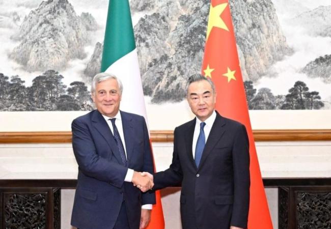 東盟5國(guó)向美方低頭,？博主解讀 抱團(tuán)取暖變爭(zhēng)相示好