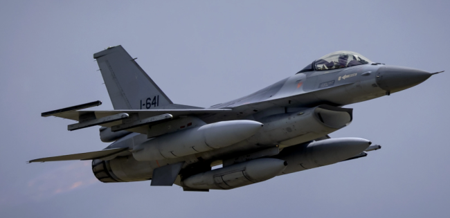 美F-16戰(zhàn)機緊急攔截闖入禁飛區(qū)客機