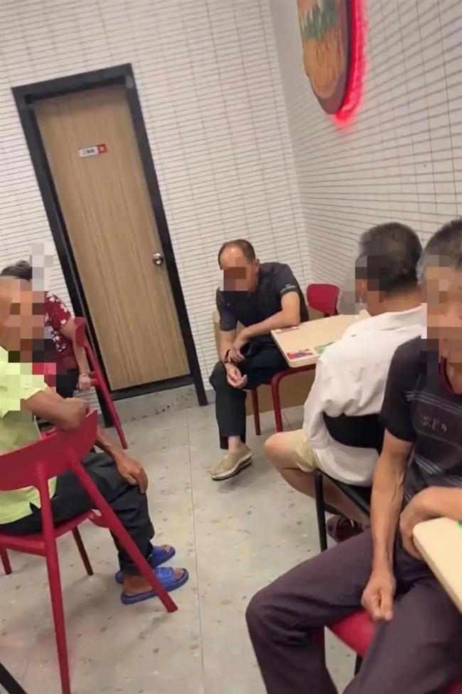 門(mén)店回應(yīng)老人蹭空調(diào)放喇叭驅(qū)趕