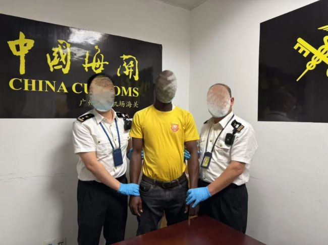 海关查获男子人体藏毒337.88克 毒丸7颗可卡因