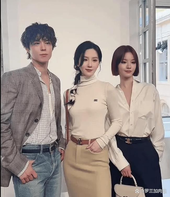樸寶劍曬與劉詩(shī)詩(shī)李庚希自拍 同框畫面宛如偶像劇