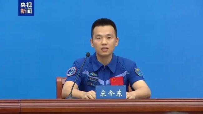 神十九航天員宋令東回顧出艙瞬間