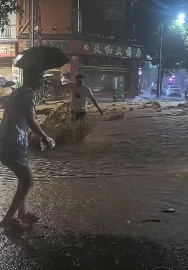 云南威信縣9個觀測站達(dá)大暴雨級別