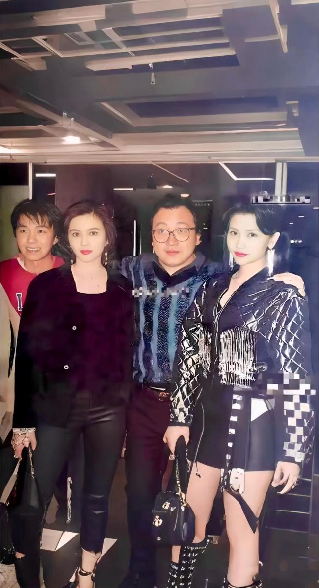 王晶曝成龍?jiān)环劢z扇耳光