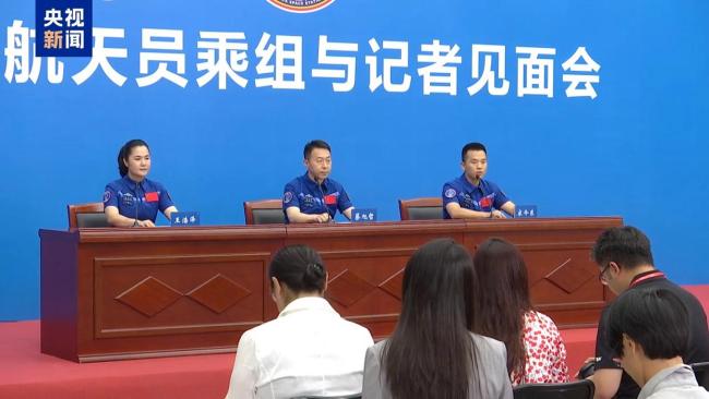 神舟十九號(hào)航天員歸來首次公開亮相 航天員蔡旭哲,、宋令東,、王浩澤亮相