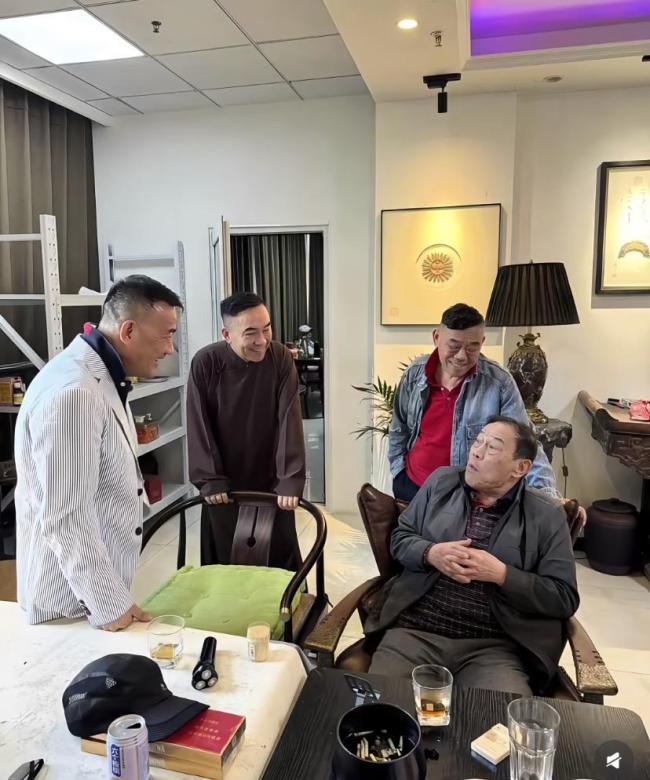 楊少華最后一次公開露面曝光,，被推著參加開業(yè)典禮，瘦到皮包骨頭,！