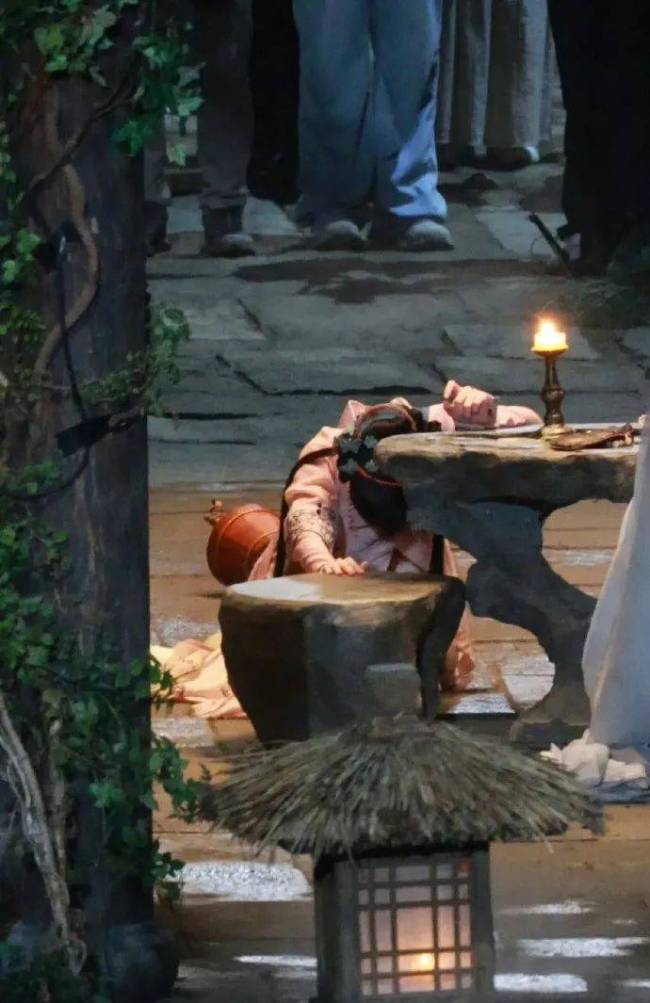 鞠婧祎摔得好重 拍摄意外引关注