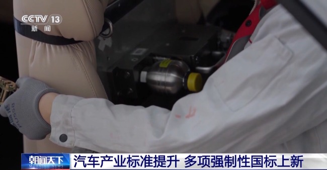 8噸追尾+30噸夾擊……汽車安全迎接“極限挑戰(zhàn)”！