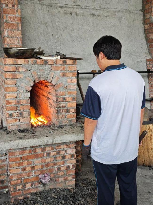 全國(guó)唯一學(xué)做寶劍的專業(yè)學(xué)費(fèi)全免 千年技藝薪火相傳