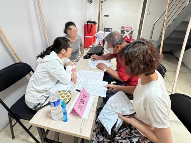 北京一小區(qū)業(yè)委會換屆選舉出現(xiàn)“兩套班子”,！居民懵圈 兩方打擂臺業(yè)主困惑