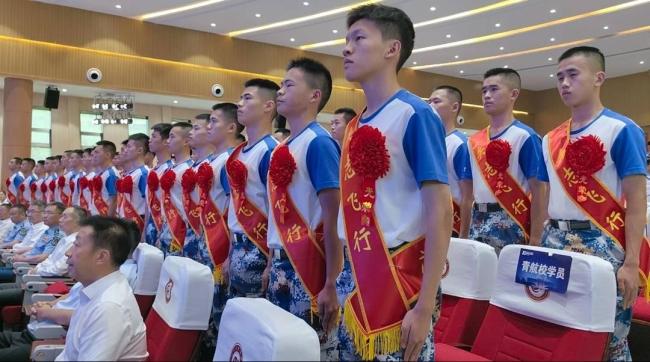 一個(gè)班40余人被錄取為飛行員 夢(mèng)想成真創(chuàng)佳績(jī)